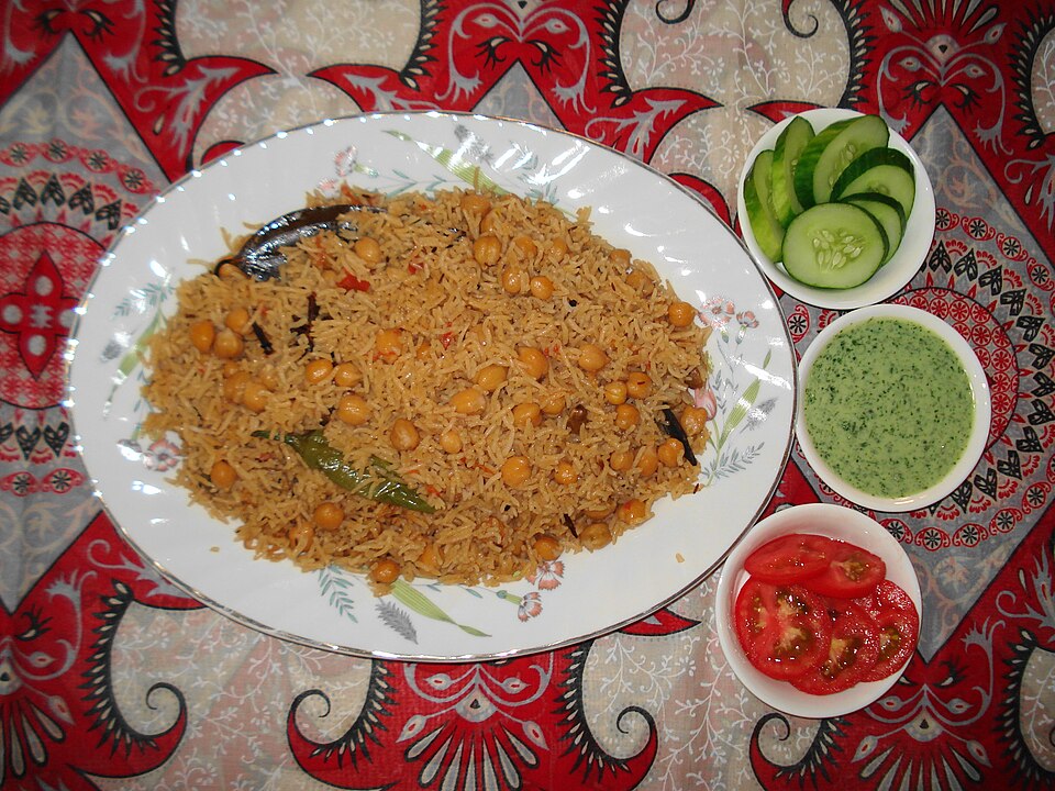 Плов с нутом и изюмом